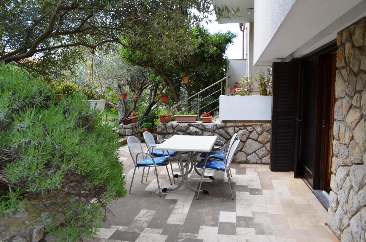 Apartments Palma & Pino Cres Exterior photo