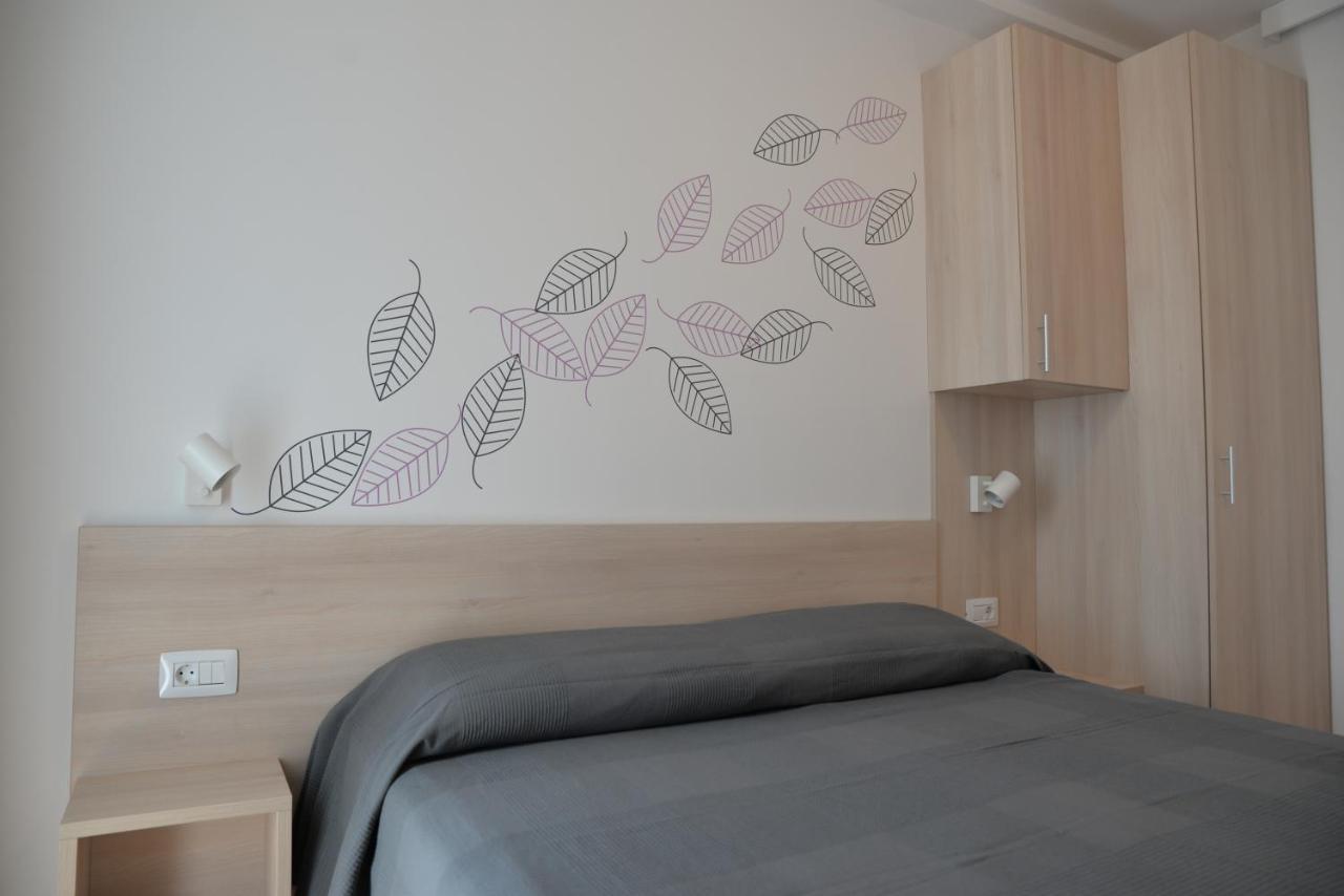 Apartments Palma & Pino Cres Exterior photo
